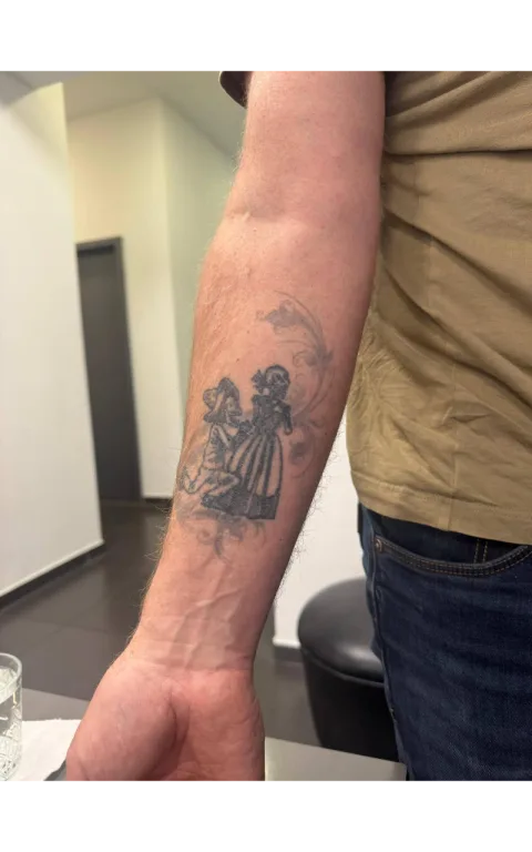 Before: Cover-up on the forearm: old tattoo covered with a new design